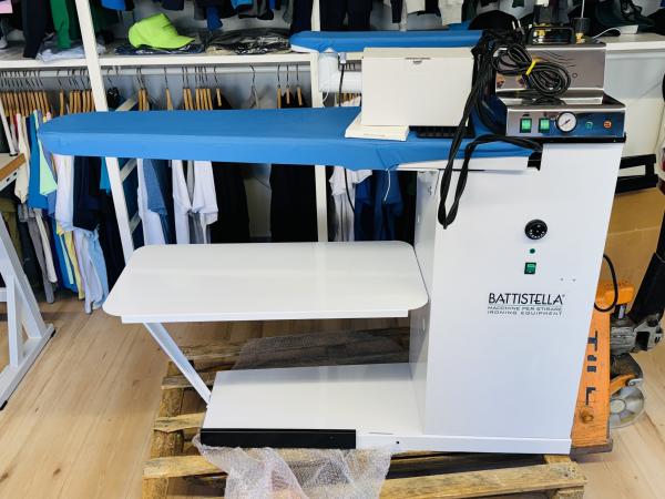 Battistella Dampferzeuger mit Bügeltisch und Bügeleisen